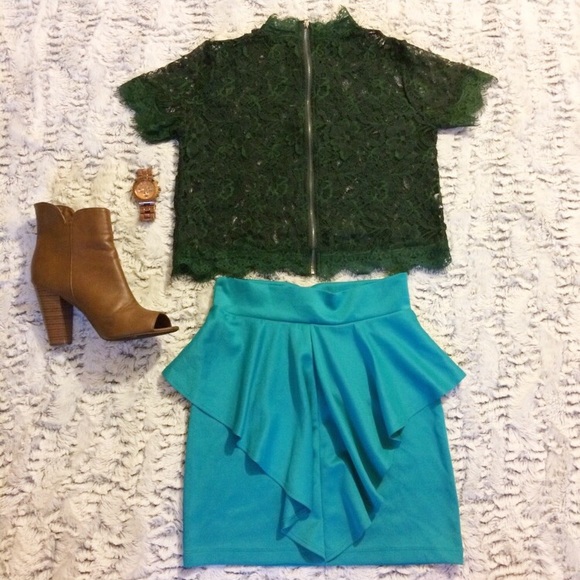 NWOT Size M Zara Short Sleeve Lace Crop Tops - Picture 3 of 4